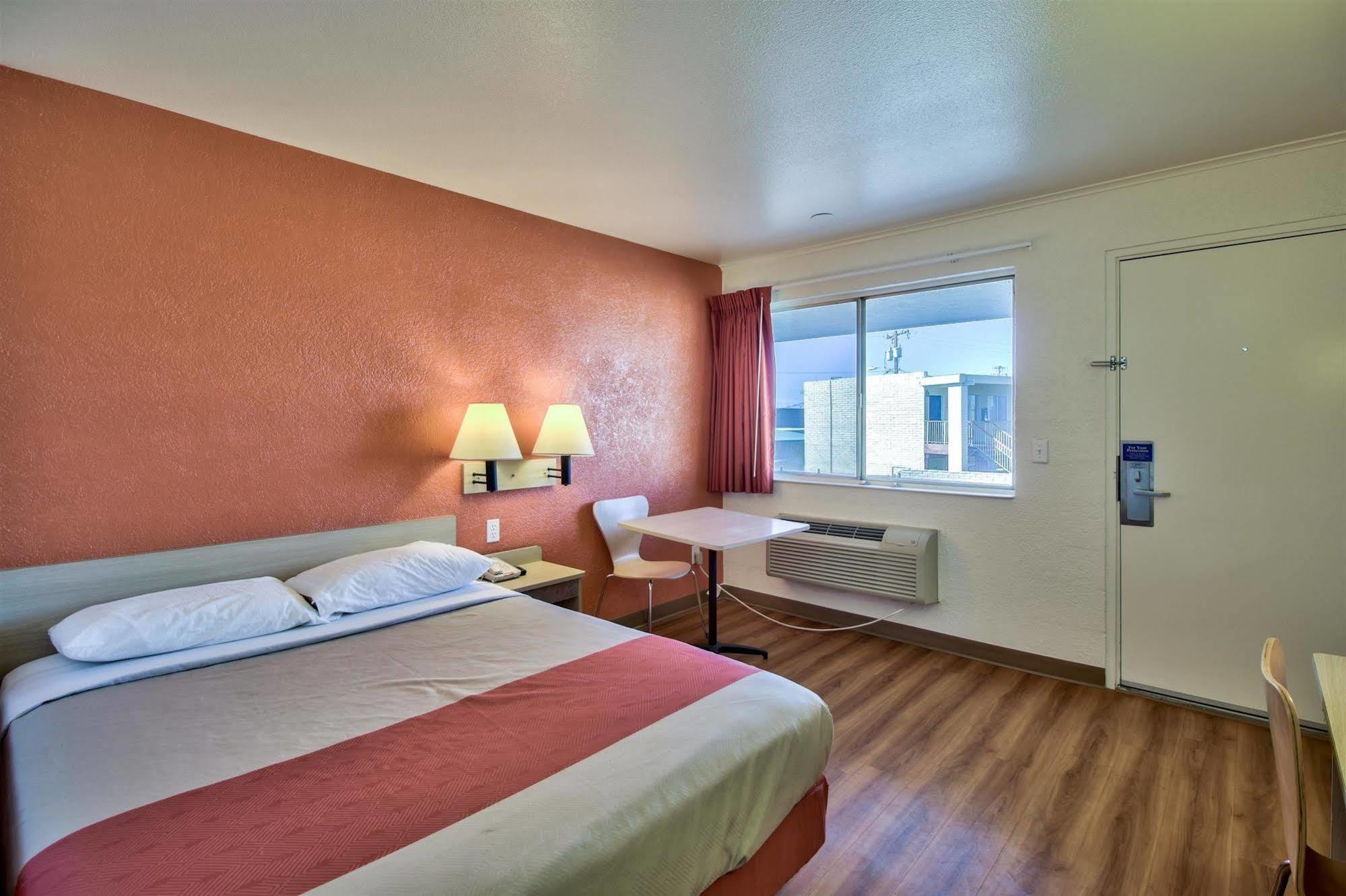 Motel 6-Youngtown, Az - Phoenix - Sun City Bagian luar foto