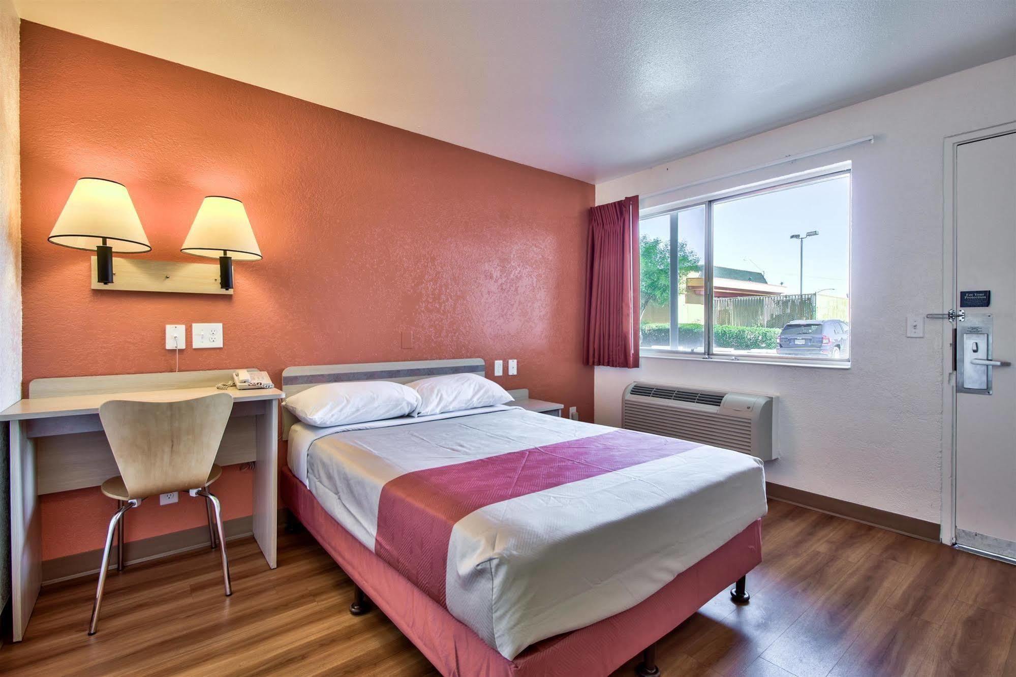 Motel 6-Youngtown, Az - Phoenix - Sun City Bagian luar foto